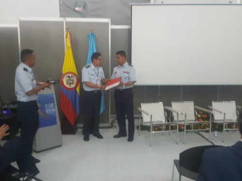 Reconocimiento al Escuadrón Laboratorios de Ensayos de CAMAN