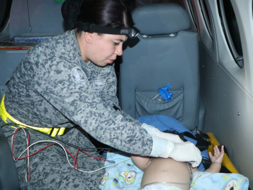 Un bebé con complicaciones médicas fue transportado en una aeronave de la Fuerza Aérea Colombiana  
