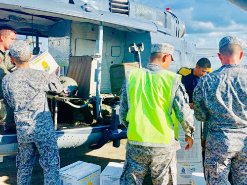 Presencia de la Fuerza Aérea Colombiana en la comunidad Indígena de Wipijiwi, suma esfuerzos para lograr la entrega de ayudas humanitarias