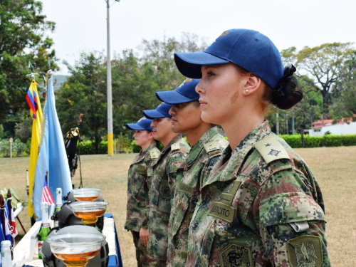 Oficiales del Ejército y la Fuerza Aérea Colombiana, surcaron el cielo Tolimense por primera vez, durante su primer “Vuelo Solo”