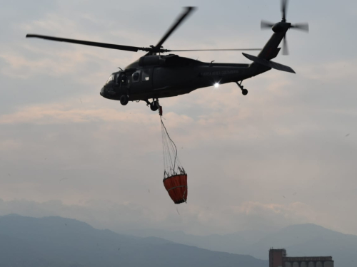 Fuerza Aérea Colombiana desarrolló operación de extinción de incendio en Yumbo,Valle