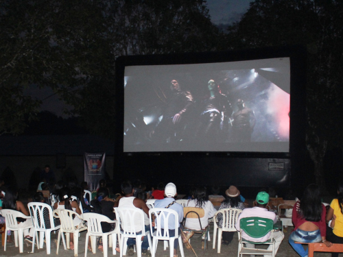La población de los resguardos indígenas de Araracuara y zonas aledañas se benefició de una tarde de cine