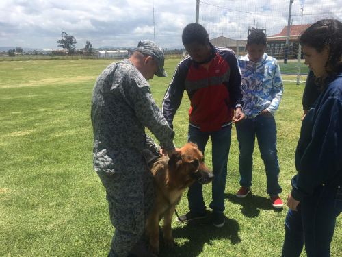 Fundación Niña María conoce capacidades del Comando Aéreo de Mantenimiento
