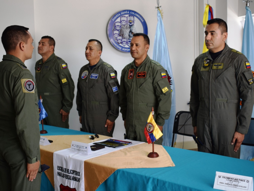 Nuevos tripulantes de vuelo de la Fuerza Aérea, cumplirán misiones en helicópteros Bell 212 
