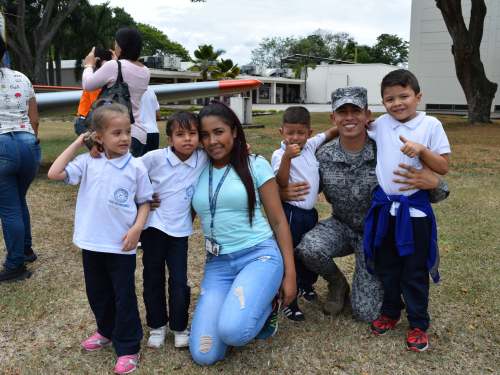 El Instituto para Niños Ciegos y Sordos visitó  La Base Aérea Marco Fidel Suárez