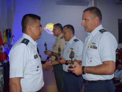 65 AÑOS CUMPLIÓ LA ESCUELA DE HELICÓPTEROS PARA LAS FUERZAS ARMADAS.