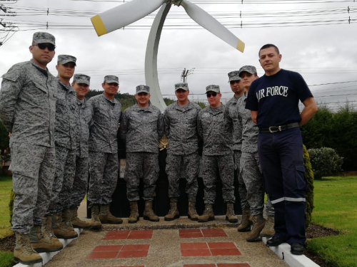 CAMAN clausura curso de mantenimiento de helicópteros presidenciales BELL 412
