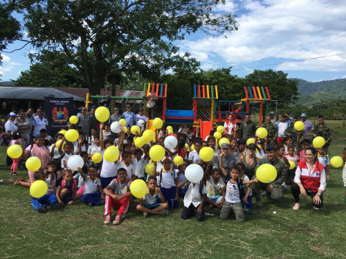 Comunidad rural de Nechí recibe por primera vez un parque infantil