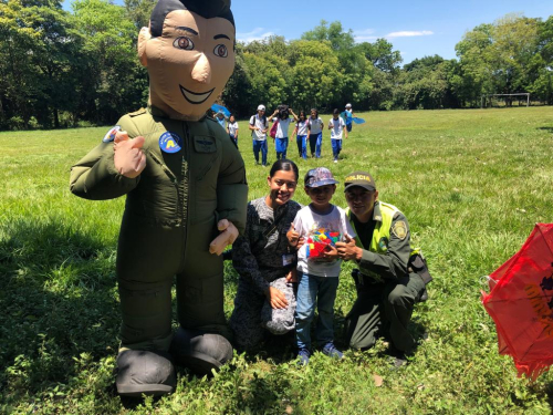 El CACOM 1 participó en actividad lúdica para prevenir el reclutamiento forzado de menores de edad en Caldas 