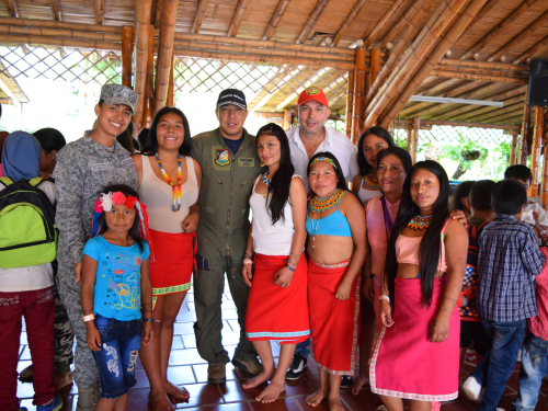 Fuerza Aérea Colombiana y la Gobernación del Valle beneficiaron a niños y niñas de la comunidad Embera