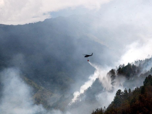 Helicóptero de la Fuerza Aérea apoya extinción de incendios en Santander