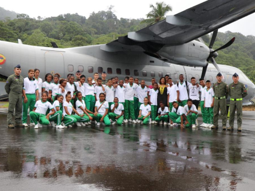 Niños deportistas de Bahía Solano, cumplen sus sueños de la mano de la Fuerza Aérea Colombiana