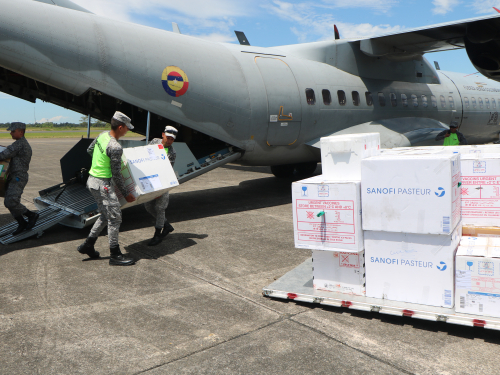Una tonelada de vacunas, medicamentos e insumos llegan a la capital llanera en aeronaves de la Fuerza Aérea Colombiana