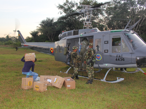 Importante ayuda humanitaria realiza la Fuerza Aérea Colombiana a la población afectada por el incendio ocurrido en Mecaya