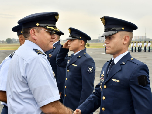 Ceremonia de ascenso de suboficiales en la Escuela MIlitar de Aviación