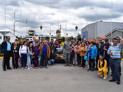 34 personas del Instituto Nacional de Ciegos visitan el Comando Aéreo de Mantenimiento 