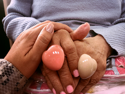 Abuelitos de Icononzo llevan a la Fuerza Aérea en su corazón. 