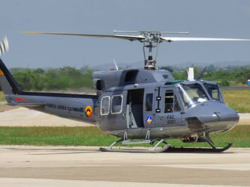 En helicoptero del CACOM-3 se transportan jurados de votación hacia la Alta Guajira