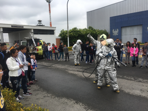 Fundación Semillas de Vida visita el Comando Aéreo de Mantenimiento