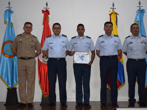 Nuevos pilotos militares se gradúan en la Escuela de Helicópteros para las Fuerzas Armadas  