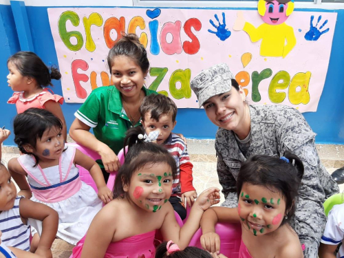 Programa "Plan Corazón Amigo" de la Fuerza Aérea Colombiana benefició a 100 niños en el Amazonas