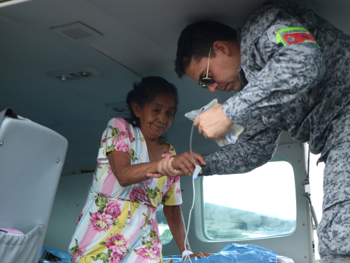 Salud de mujer indígena de la tercera edad fue salvaguardada en aeronaves de la Fuerza Aérea Colombiana