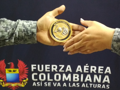 #TBT Orígenes de la tradición de entrega de monedas entre escuadrones de la Fuerza Aérea Colombiana 