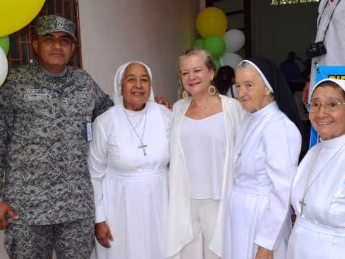 Fuerza Aérea visitó el internado campestre Santa Ana de Agua de Dios  