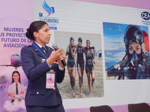La primera mujer piloto de UH-60 Black Hawk, una historia que inspira