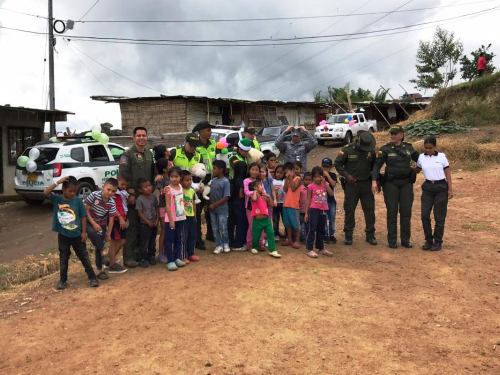 Comunidad indígena de Alto Nápoles  en Cali , disfrutó de un mágico día