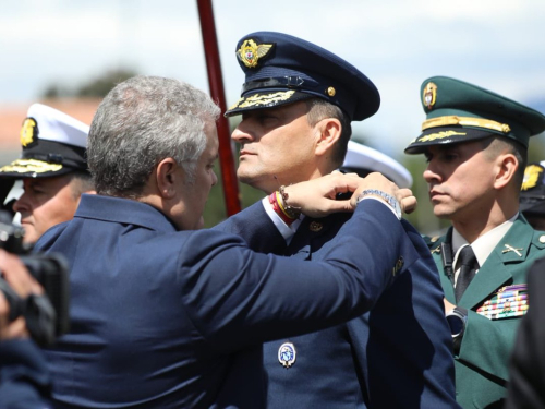 36 oficiales de las Fuerzas Militares de Colombia recibieron insignias y bastón de mando por su ascenso