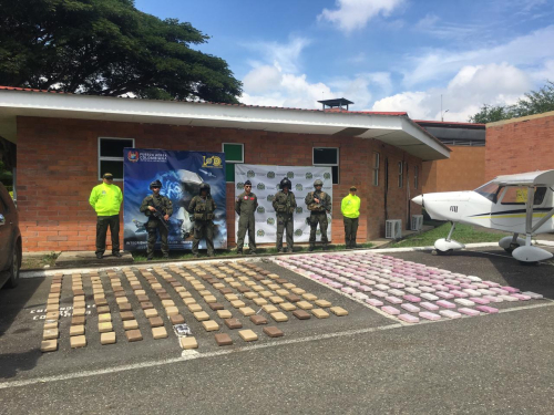 Dos aeronaves y 295 kilogramos de clorhidrato de cocaína fueron incautados en el Valle del Cauca