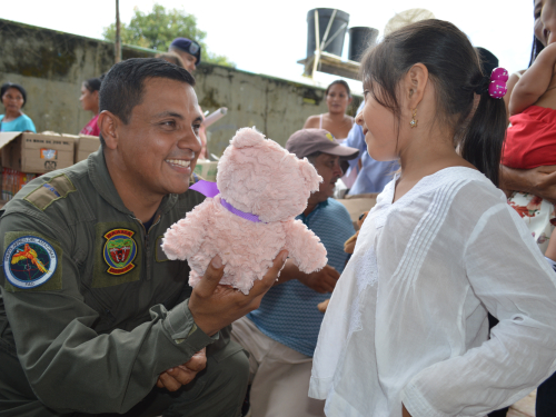 Niños y niñas de las comunidades indígenas en el Amazonas fueron beneficiadas por la Fuerza Aérea Colombiana