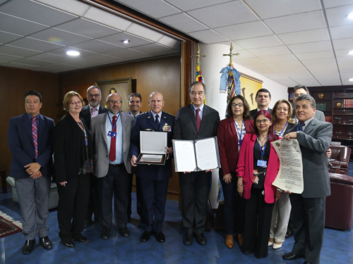 Fuerza Aérea en sus 100 años, recibe reconocimiento del Servicio Geológico Colombiano