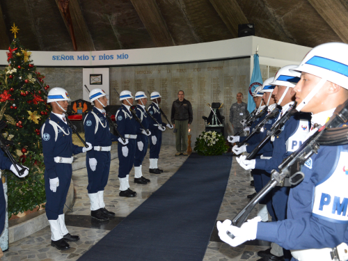 Homenaje a los héroes de la “Operación Colombia”