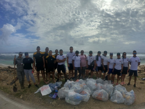 La Fuerza Aérea Colombiana Realiza Jornada de Limpieza en la Playa “Los Charquitos”