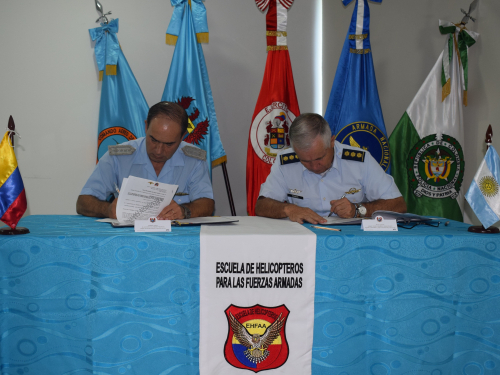 Jefes de Estado Mayor de la Fuerza Aérea Argentina y Fuerza Aérea Colombiana visitaron la Escuela de Helicópteros para las Fuerzas Armadas 