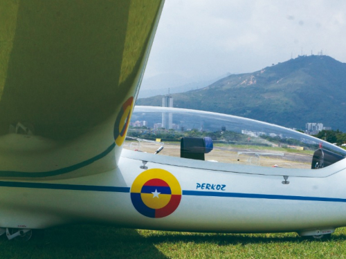 #TBT Planeadores acrobáticos Perkoz de la Fuerza Aérea Colombiana 