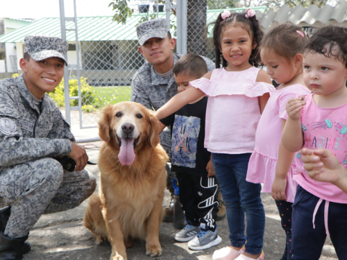Niños del Meta conocieron la misión de la Fuerza Aérea Colombiana