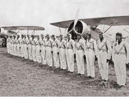 #TBT Alumnos en entrenamiento de vuelo en los años treinta.  