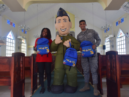 En la isla de San Andrés niños de escasos recursos recibieron útiles escolares