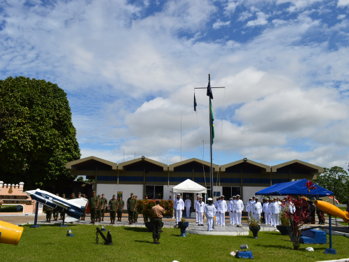 Fuerzas Militares de Colombia participan en ceremonia militar en Tabatinga