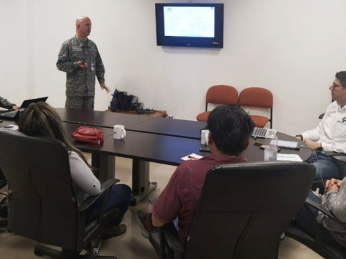 Personal del Aeropuerto Internacional Alfonso Bonilla Aragón recibe capacitación por parte de la Fuerza Aérea Colombiana