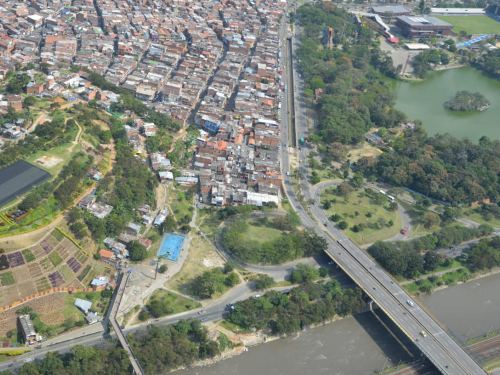 Con patrullajes aéreos se vigilan las vías durante el puente de Reyes