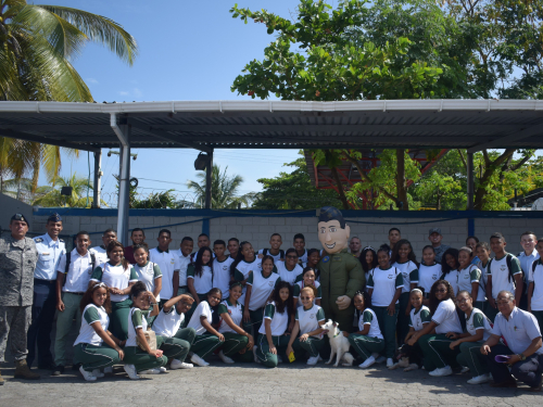  Con “Así se va a las estrellas” jóvenes de la Isla de San Andrés conocen las capacidades de la Fuerza Aérea Colombiana