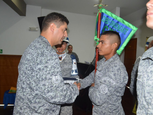 Con el apoyo de su Fuerza Aérea Colombiana soldados se gradúan como bachilleres