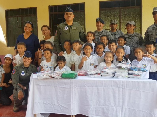 Estudiantes de Puerto Salgar, Cundinamarca inician su año escolar con altura