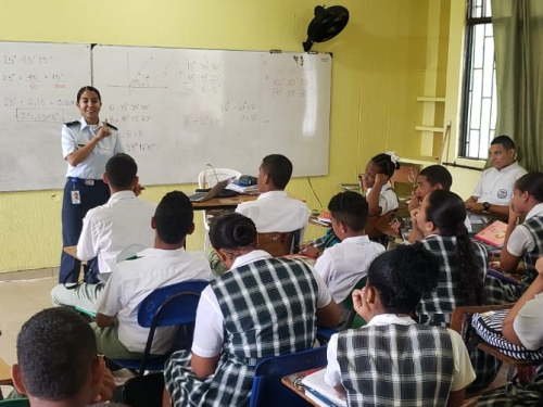Fuerza Aérea Colombiana lidera campañas en favor de niños y jóvenes del archipiélago de San Andrés