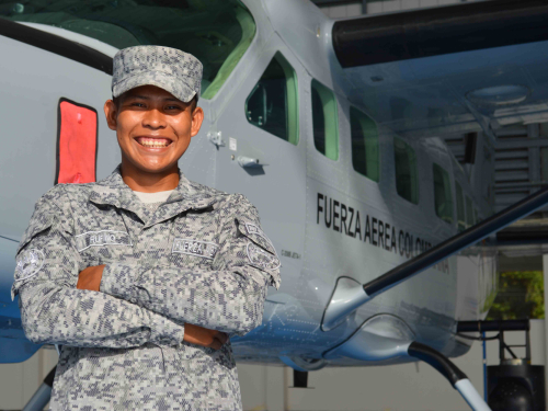 Fuerza Aérea Colombiana tejiendo sueños en el Amazonas