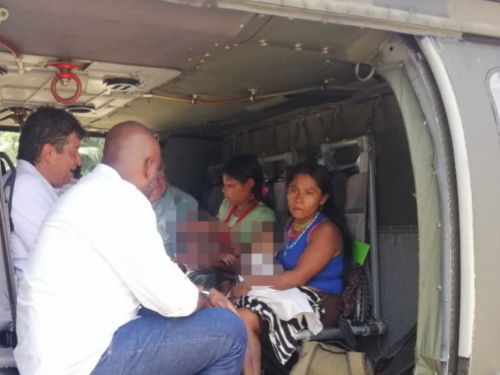 Niños indígenas en grave estado de salud fueron transportados en un helicóptero de la Fuerza Aérea hasta Quibdó
